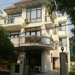 Pamposh Guest House, Guest house